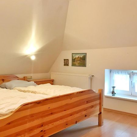 Kleine Reetgedeckte Doppelhaushaelfte In Idyllischer Lage Nardevitz Exterior foto